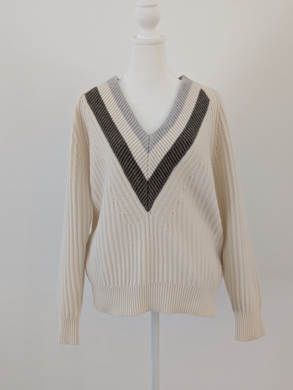 Reiss Miley Sweater Women M Cream V-Neck Gray Chevron Stripes Wool Blend